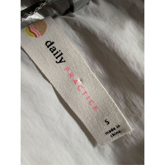 Daily Practice by Anthropologie Metallic Puffer Vest Silver Size S - Picture 9 of 12